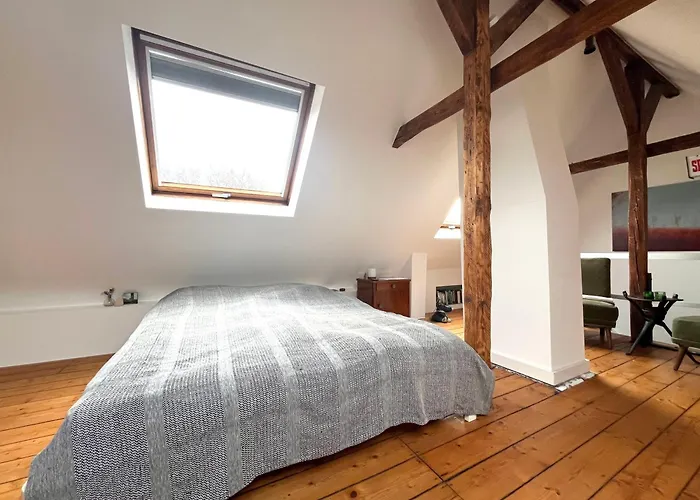 Helles Giebelzimmer Im Altbau