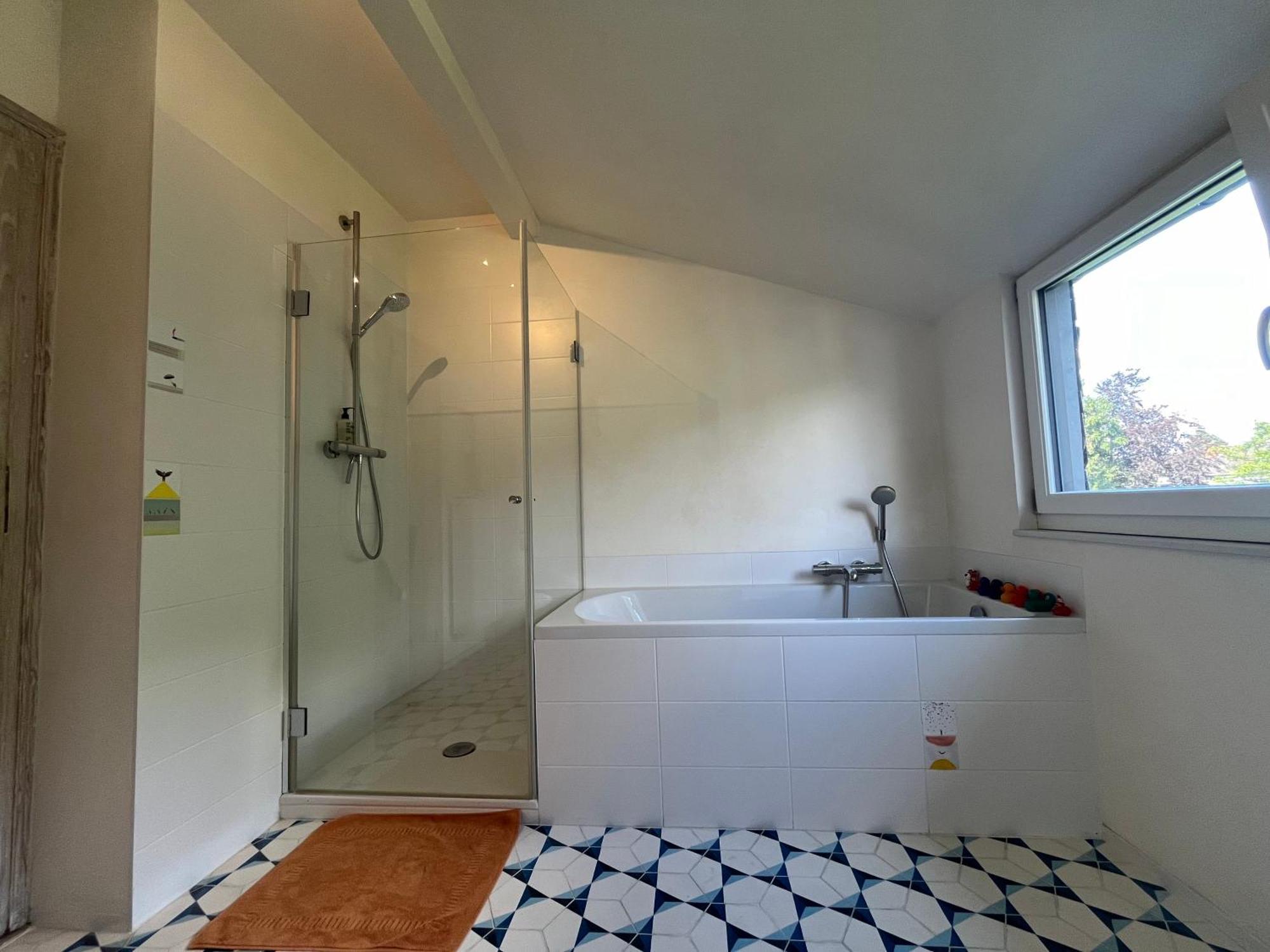 Helles Giebelzimmer Im Altbau * Kolonia